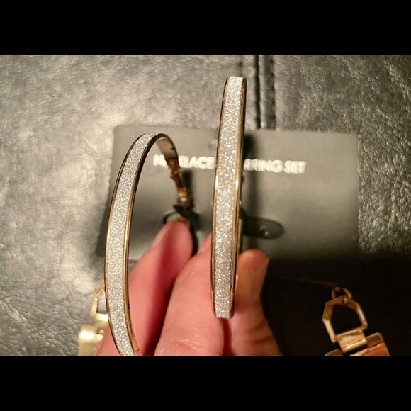 NWT Fashion Necklace & Earrings Set - Picture 3 of 4